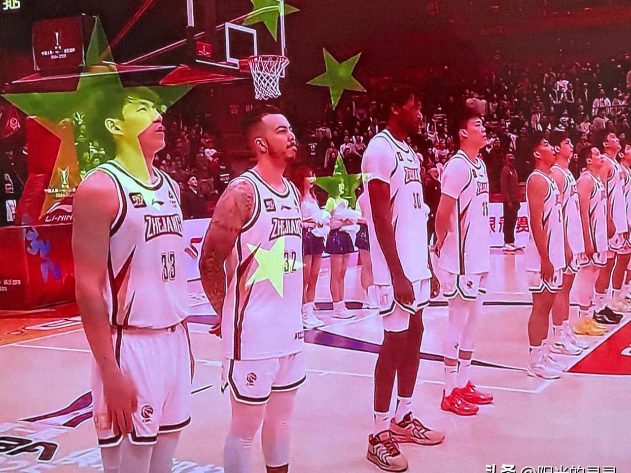 赛事精彩！球迷狂热支持着爱队