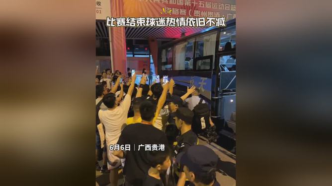 赛场烽火丛生，球迷沸腾，人气高涨的简单介绍