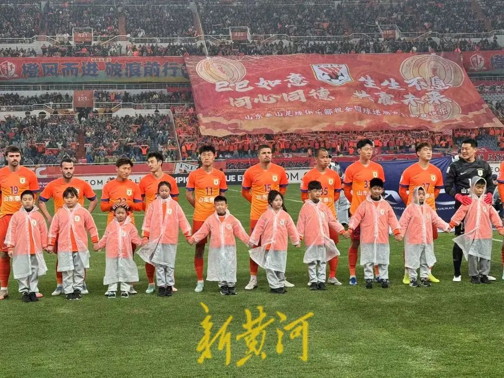 赛场烽火丛生，球迷沸腾，人气高涨的简单介绍
