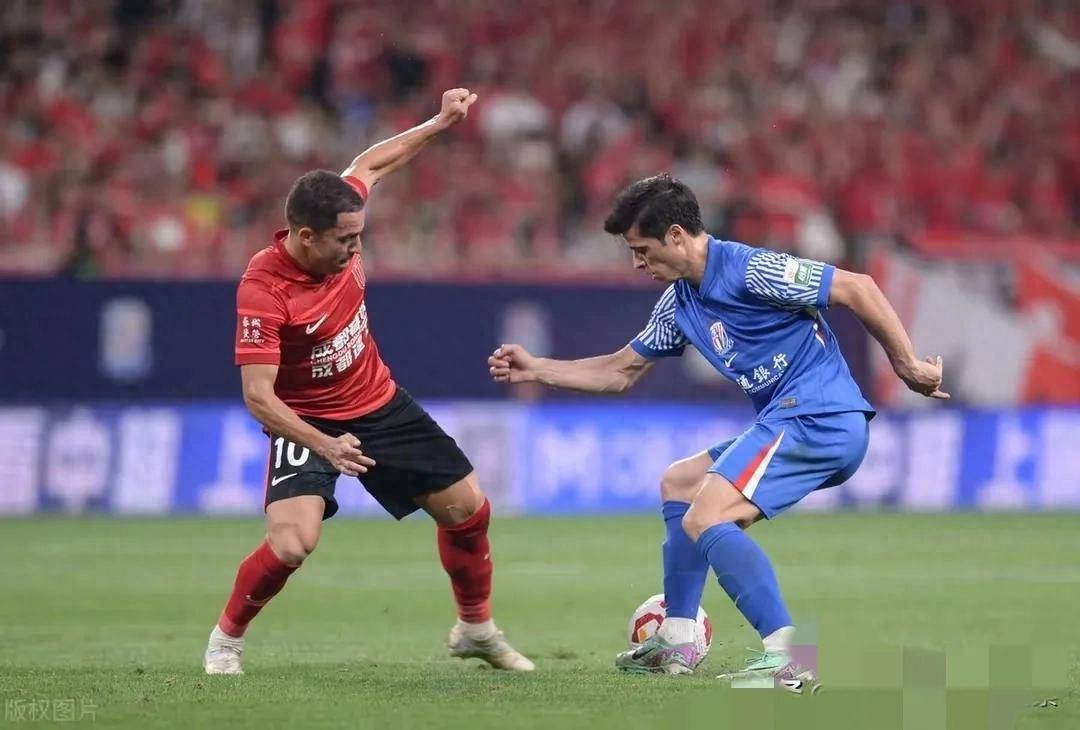 关于申花遭遇争议红牌，那不勒斯乘势反超比分完成逆转的信息